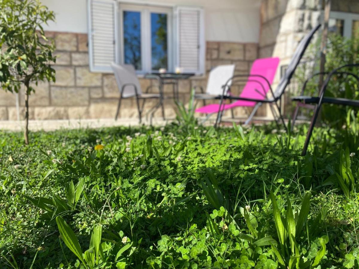 Apartamento Napjacu With Own Parking And Garden Herceg Novi Exterior foto
