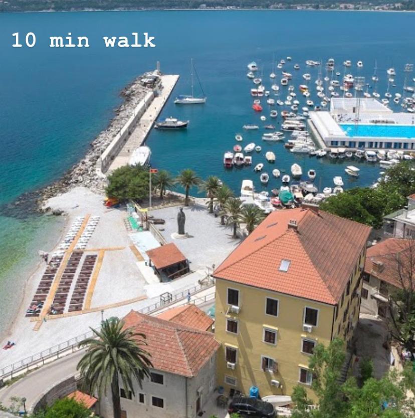 Apartamento Napjacu With Own Parking And Garden Herceg Novi Exterior foto